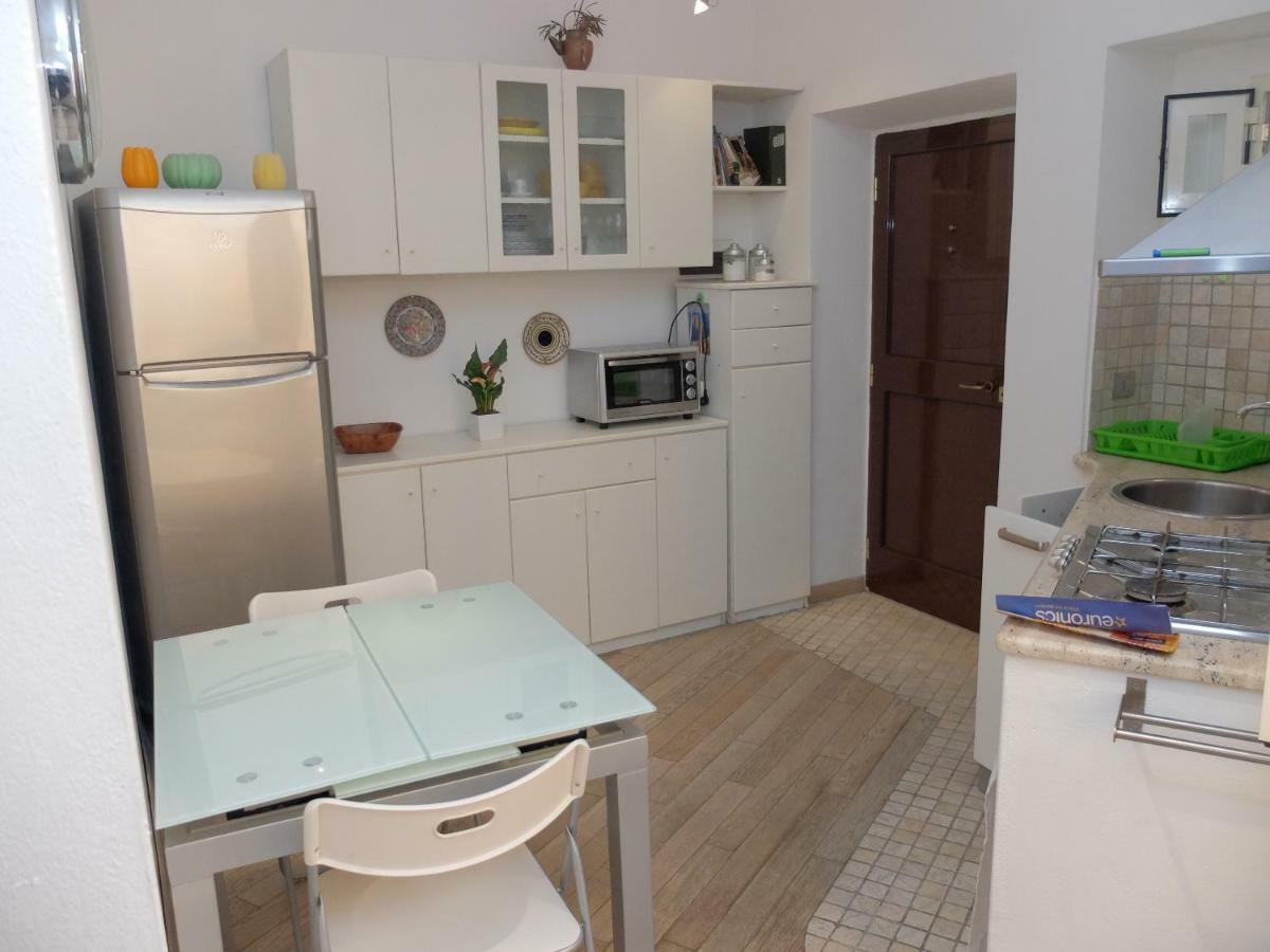 Little White House Apartment Порто Санто Стефано Екстериор снимка