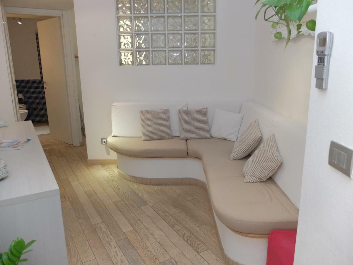 Little White House Apartment Порто Санто Стефано Екстериор снимка