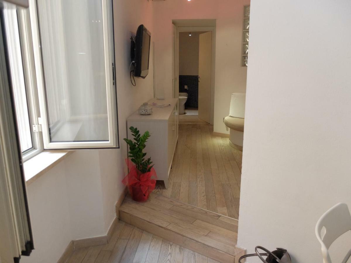 Little White House Apartment Порто Санто Стефано Екстериор снимка